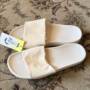 All in motion Women's cream Makenna Slide Sandals